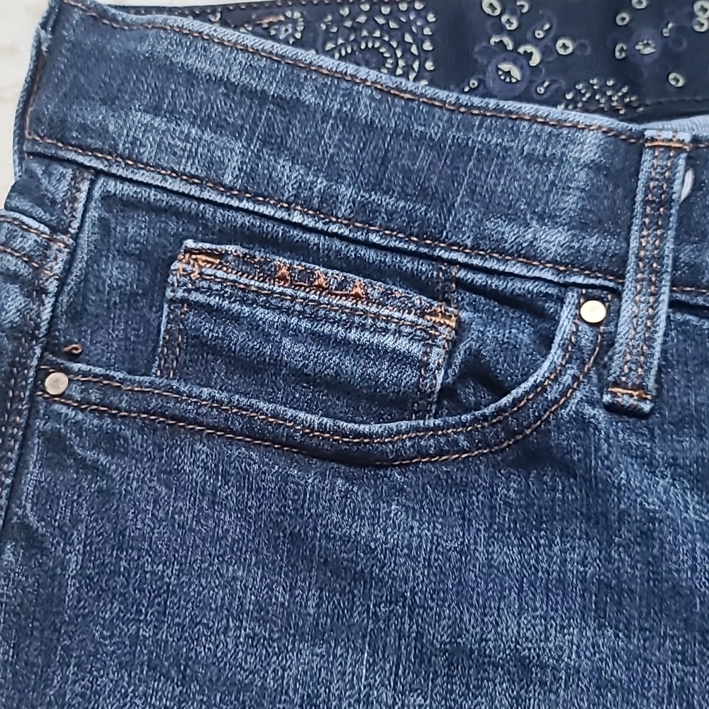 Levi's Women’s Straight Leg Jeans in Dark Blue Denim - Picture 5 of 8